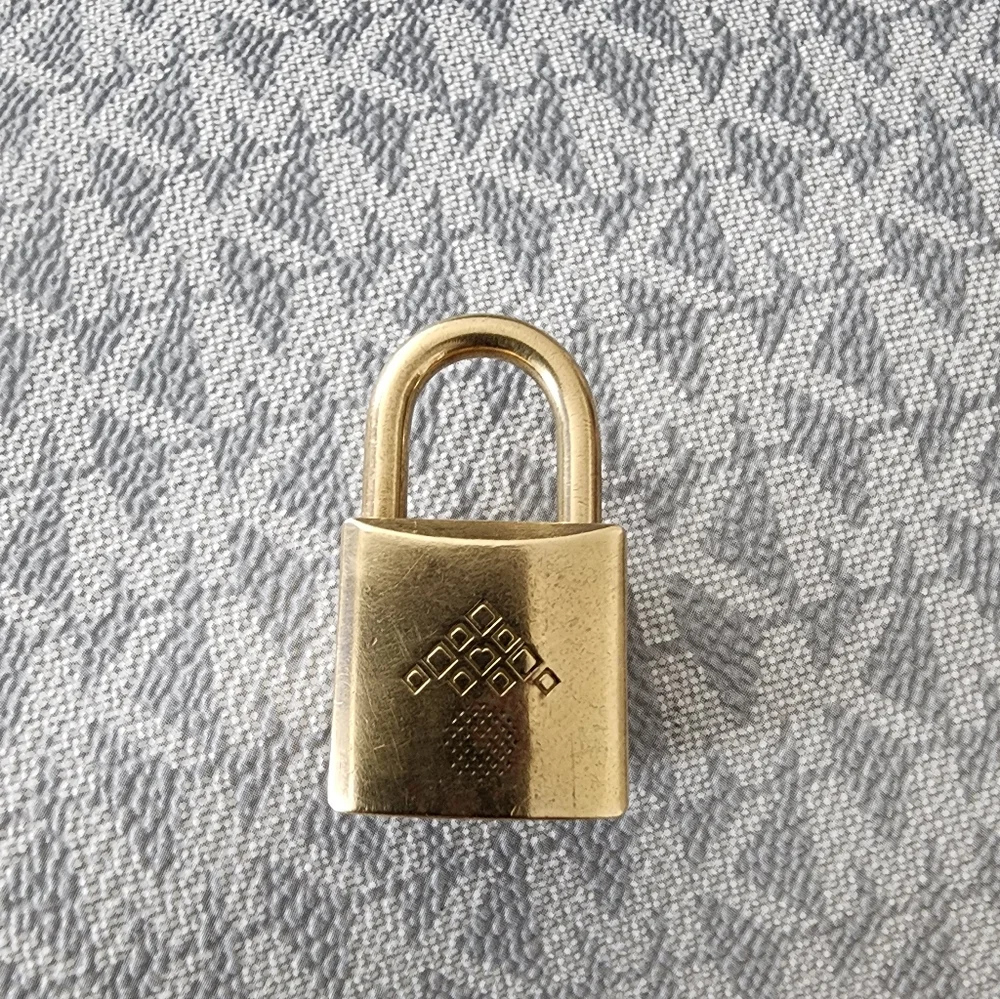 BOTTEGA VENETA Padlock with 2 Keys - Picture 4 of 7